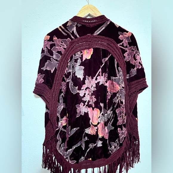 Maroon velvet shawl - Picture 2 of 3